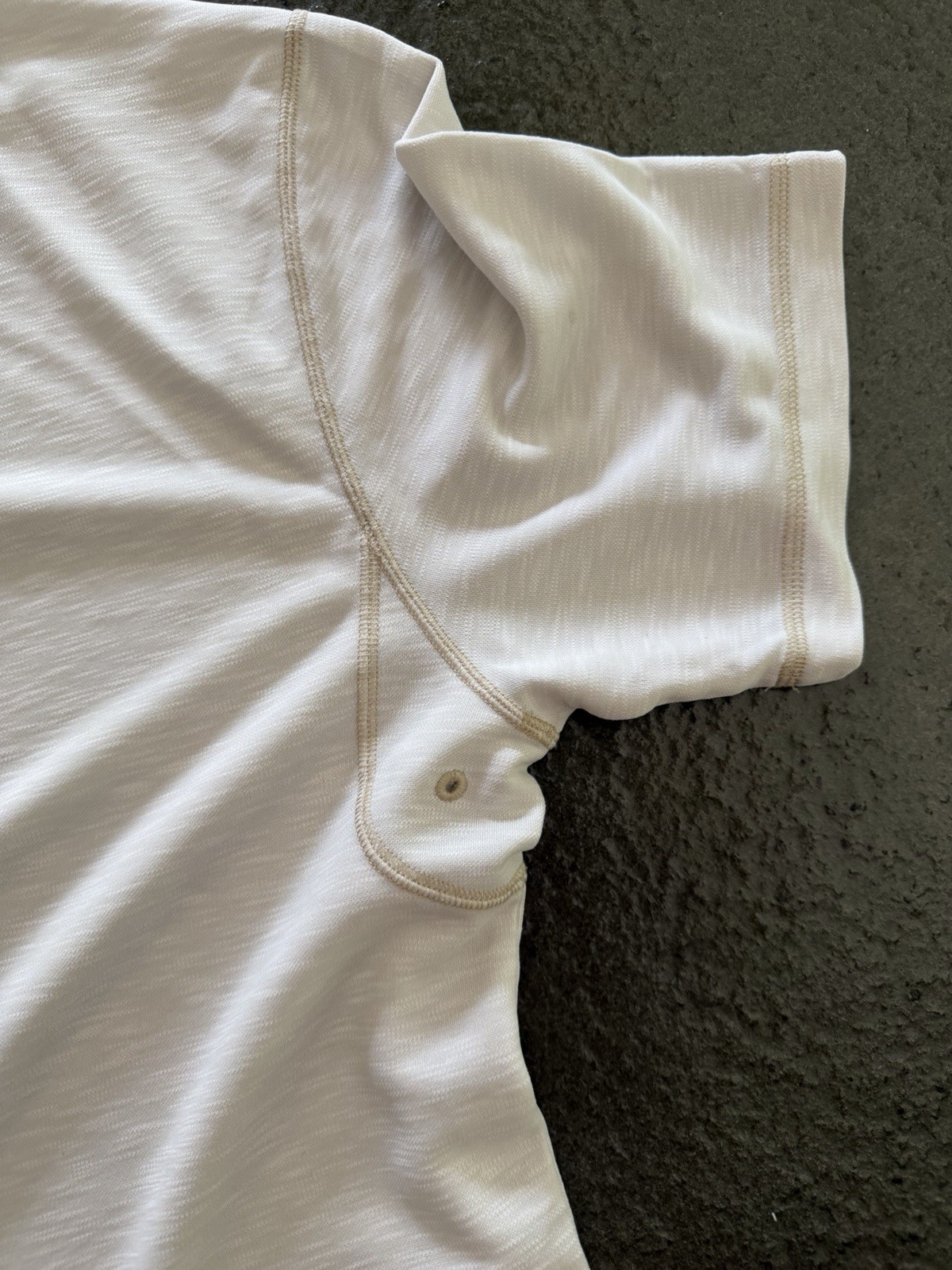 Tommy Bahama Men’s Off White/Beige Crew Neck Short Sleeve Logo Tee Cotton Knit L