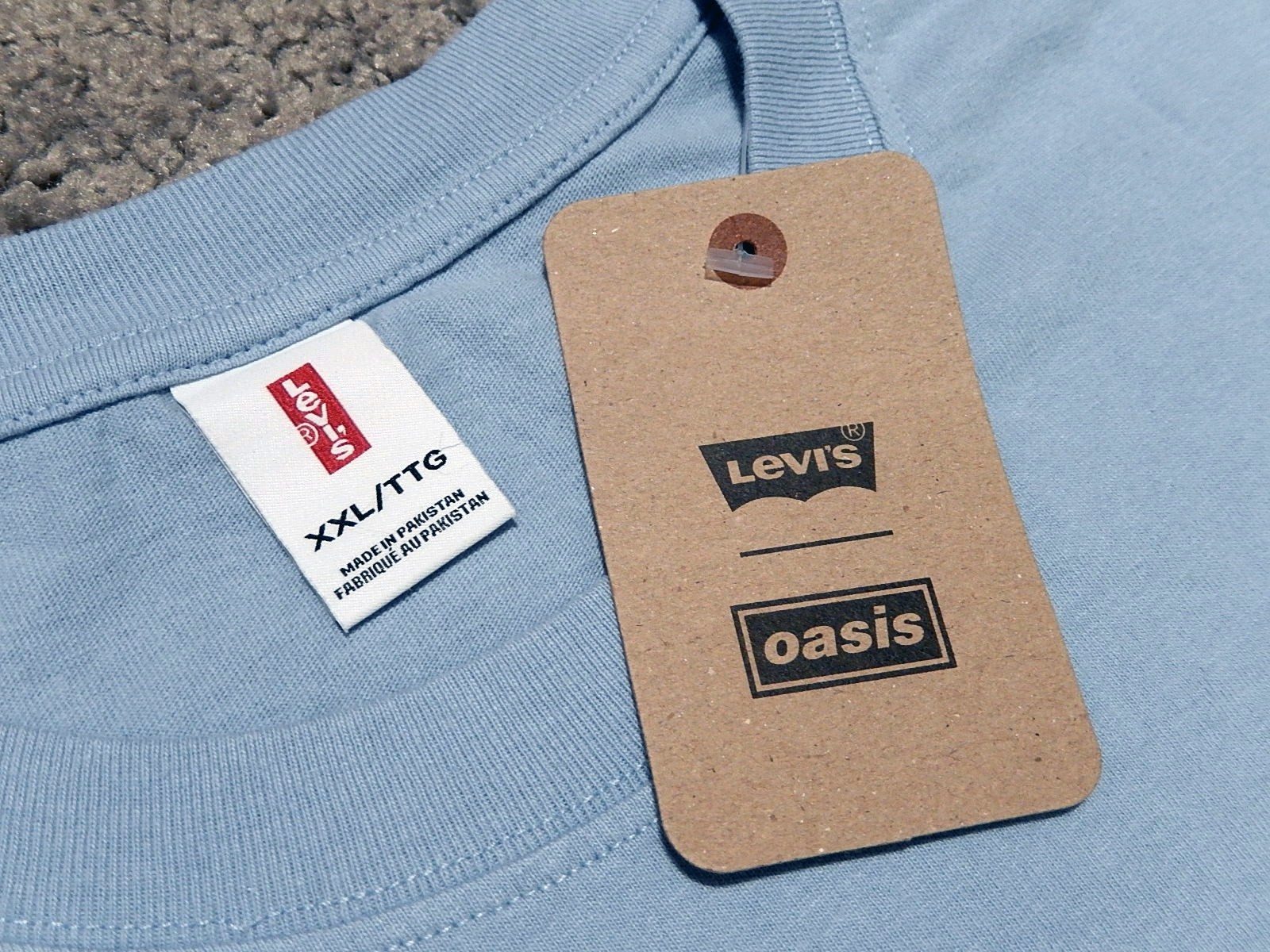Levis x Oasis chambray baby blue men’s t-shirt sz XXL licensed band tee