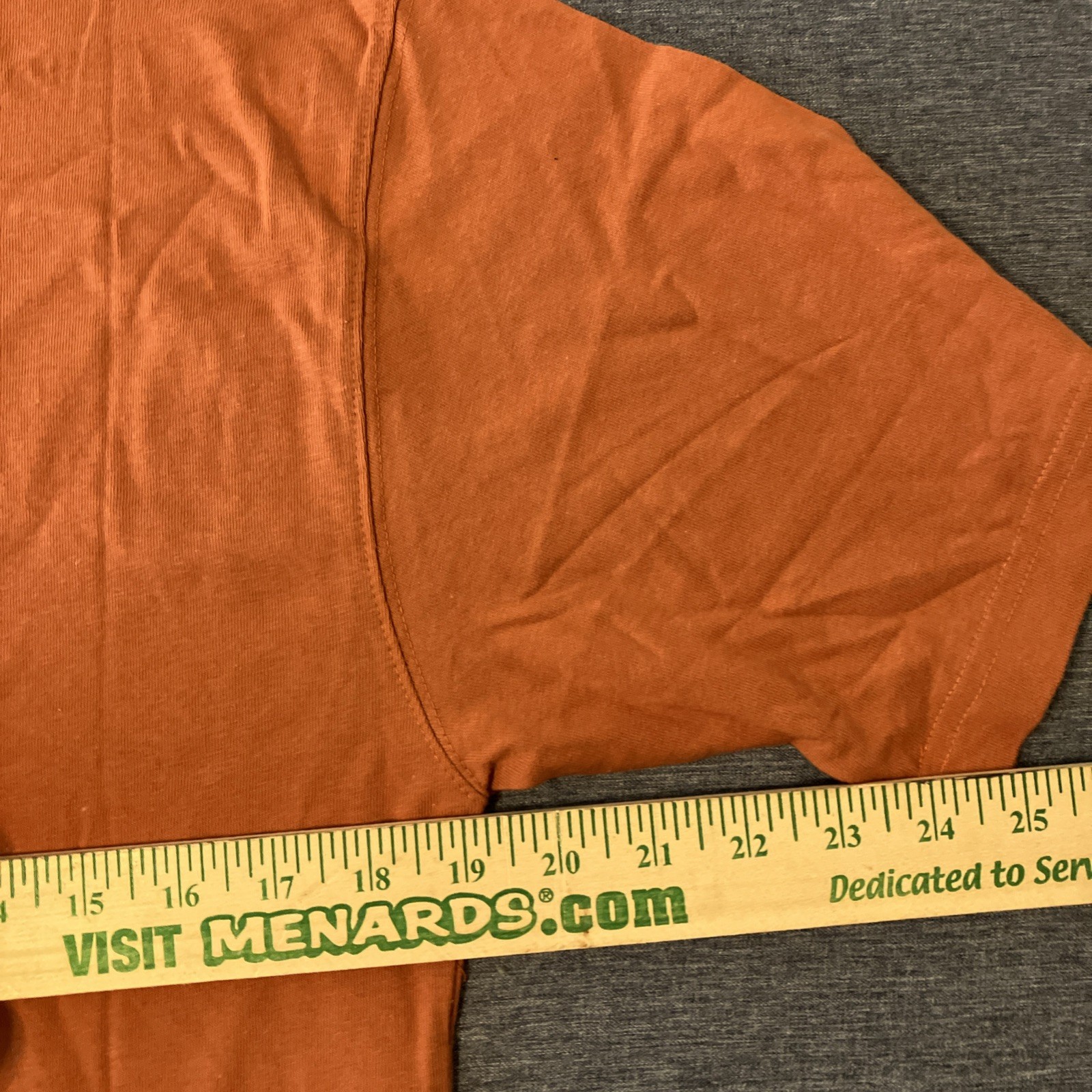 Legendary Whitetails Men’s T-Shirt Size Medium Burnt Orange New