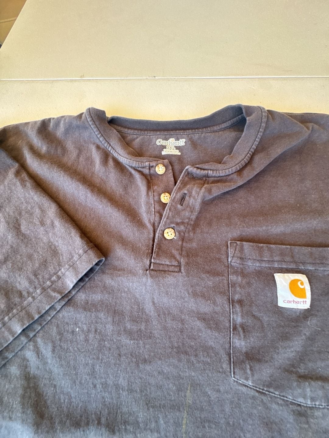 Carhartt K84 Workwear Loose Fit Short-Sleeve Henley T-Shirt with Pocket. Used bu