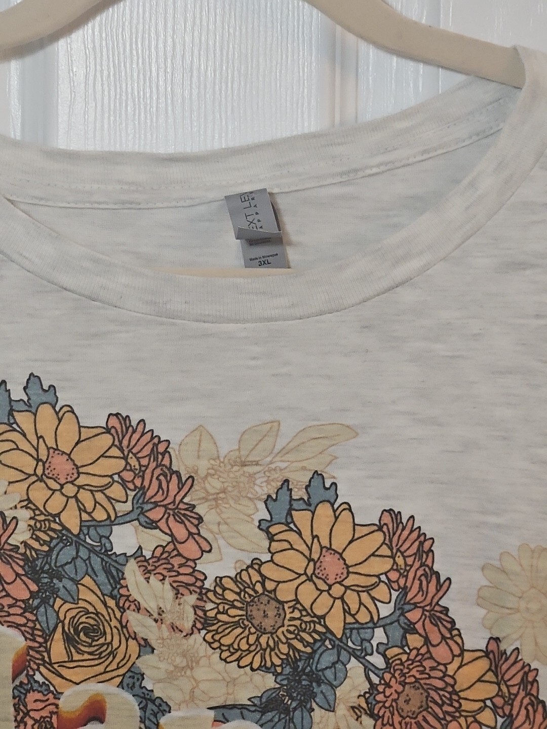 Next Level Apparel Women’s Short Sleeve T-Shirt 3XL MAMA Floral Print