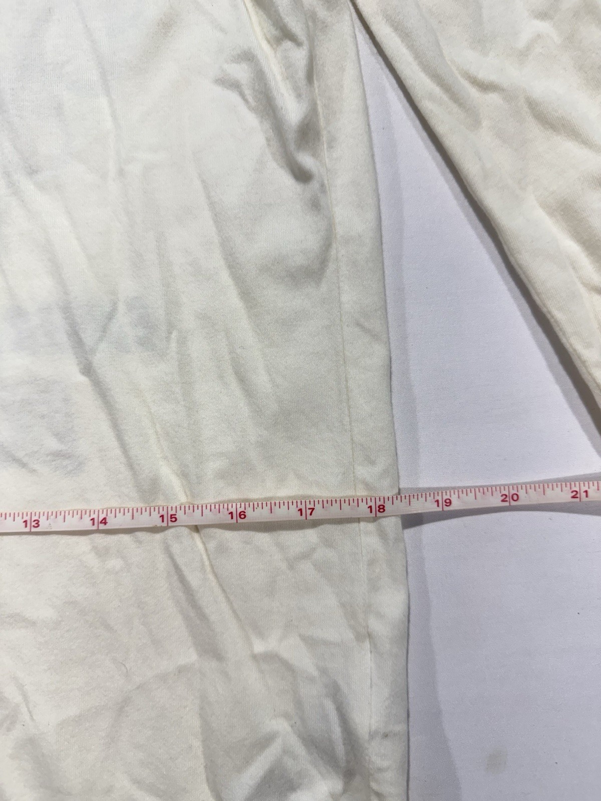 Hollister Men’s Curved-Hem Graphic Long-Sleeve Tee Off-White Cream Color Size S
