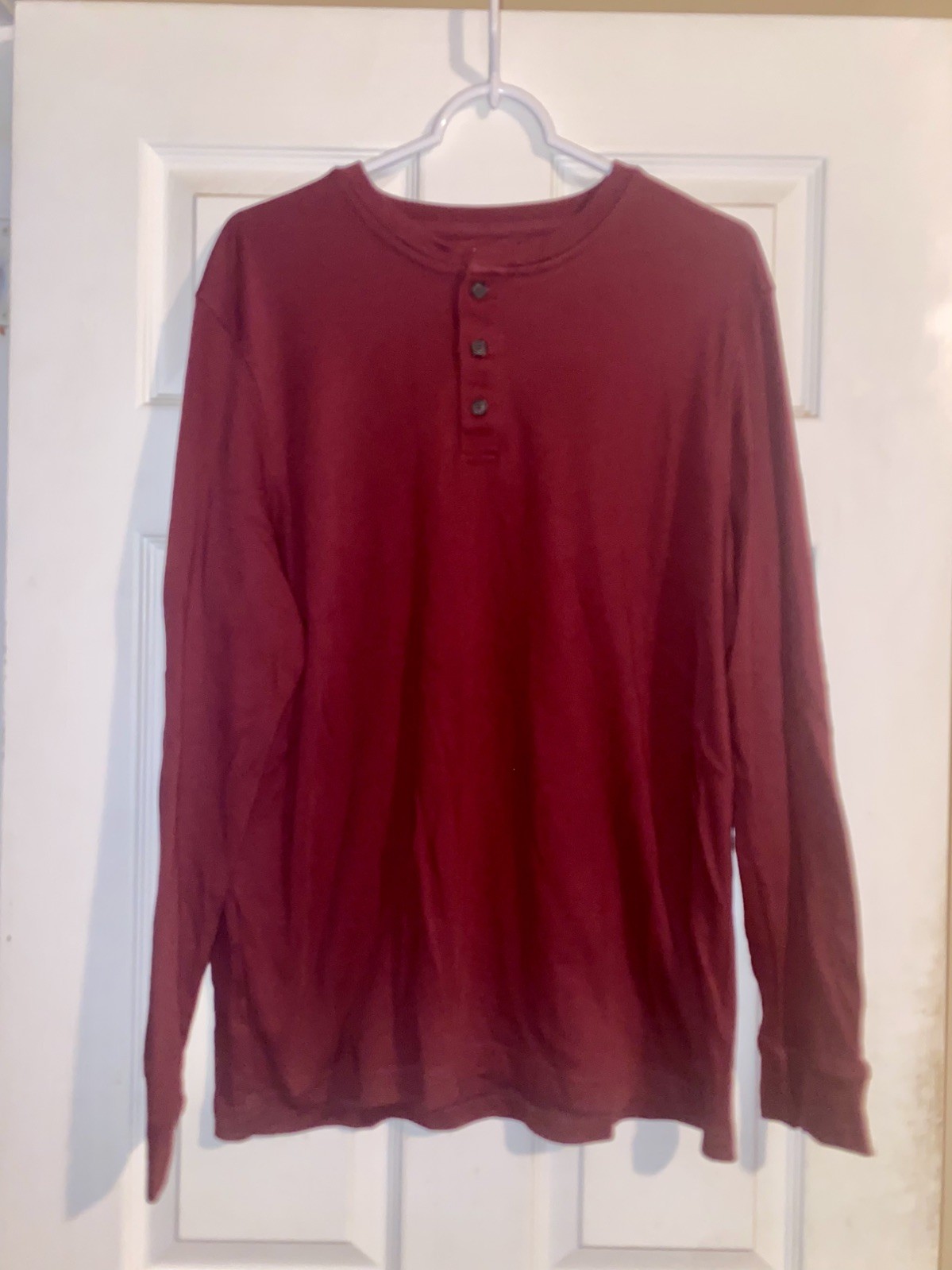 Croft & Barrow Men’s Easy Care Long Sleeve Henley T-Shirt – Size L – Red