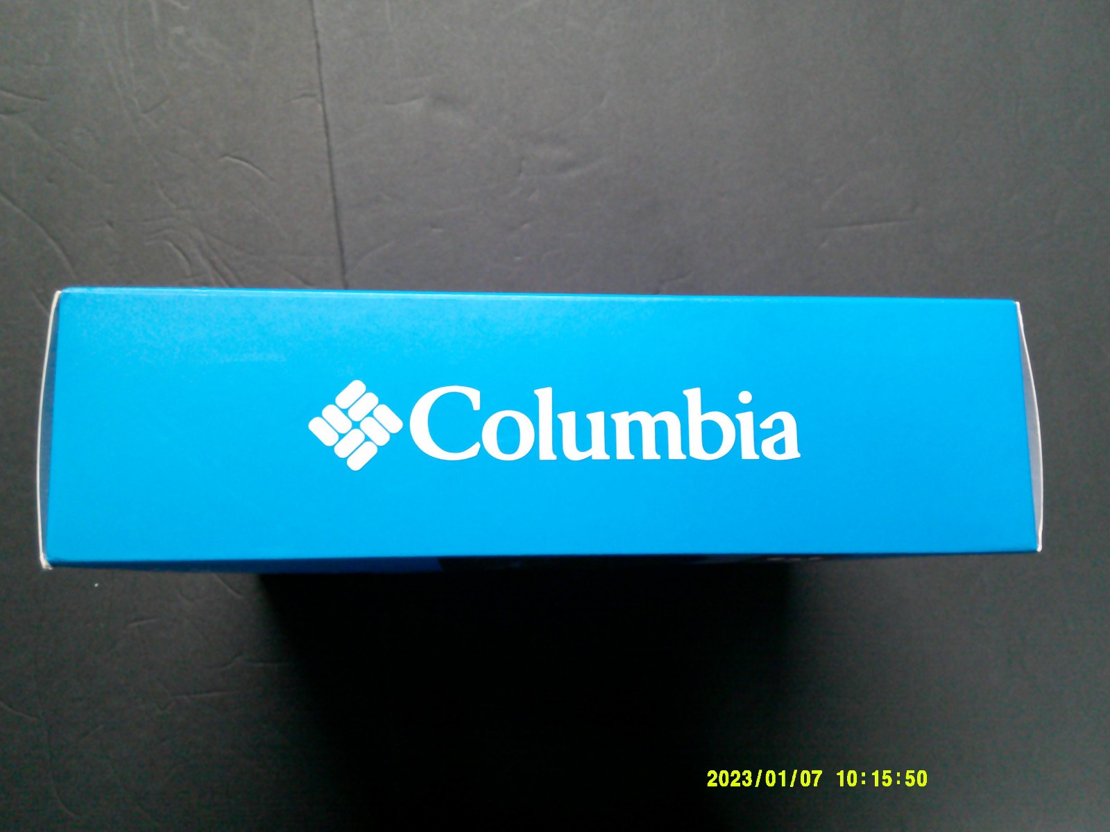 Columbia 3-Pack Boxed White V-Neck Cotton T-Shirts. Size Large. #1556924. New.