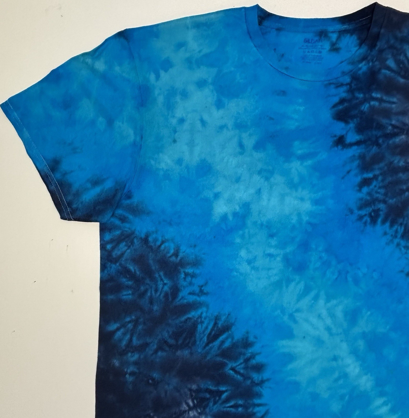 Gildan Handmade Tie Dye Unisex T-Shirt Size XL Multi Blue Scrunch Design Tee NEW