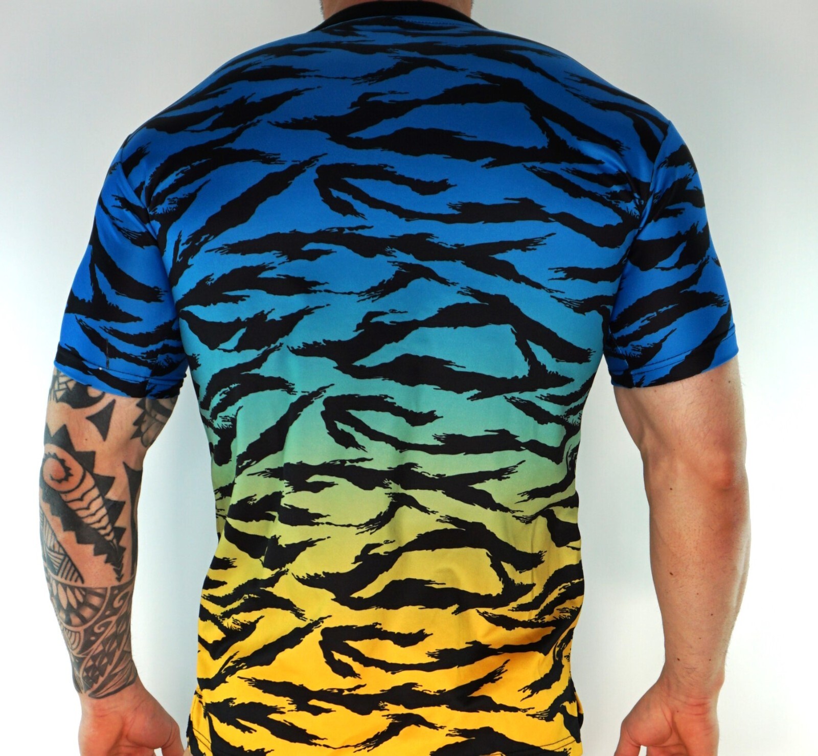 MEN’S ANIMAL PRINT SHIRT Size SMALL