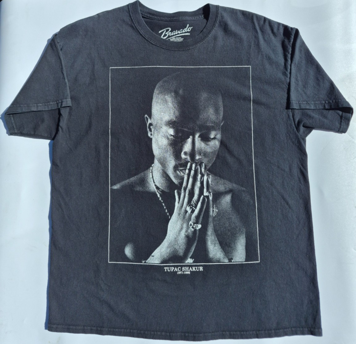 Tupac 2Pac Shakur Memorial T Shirt Praying Rap Hip Hop Bravado Size XL