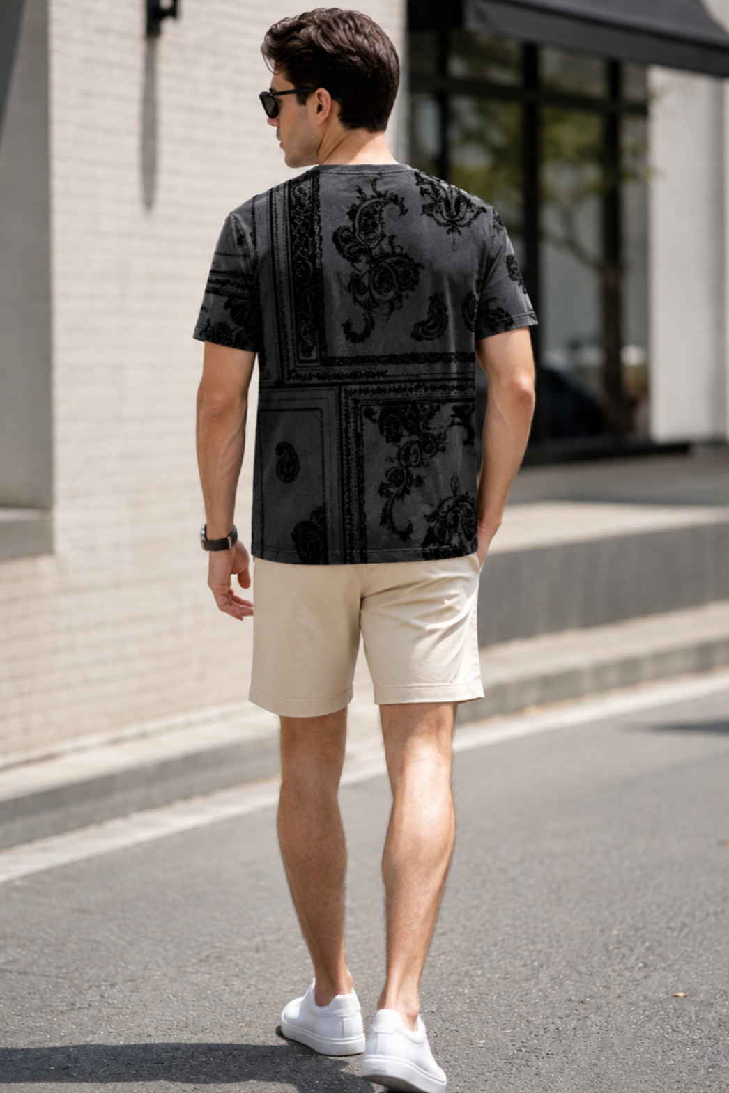 GUESS Men’s Size M Black Paisley Flocked T-Shirt Velvet Short Sleeve NWT