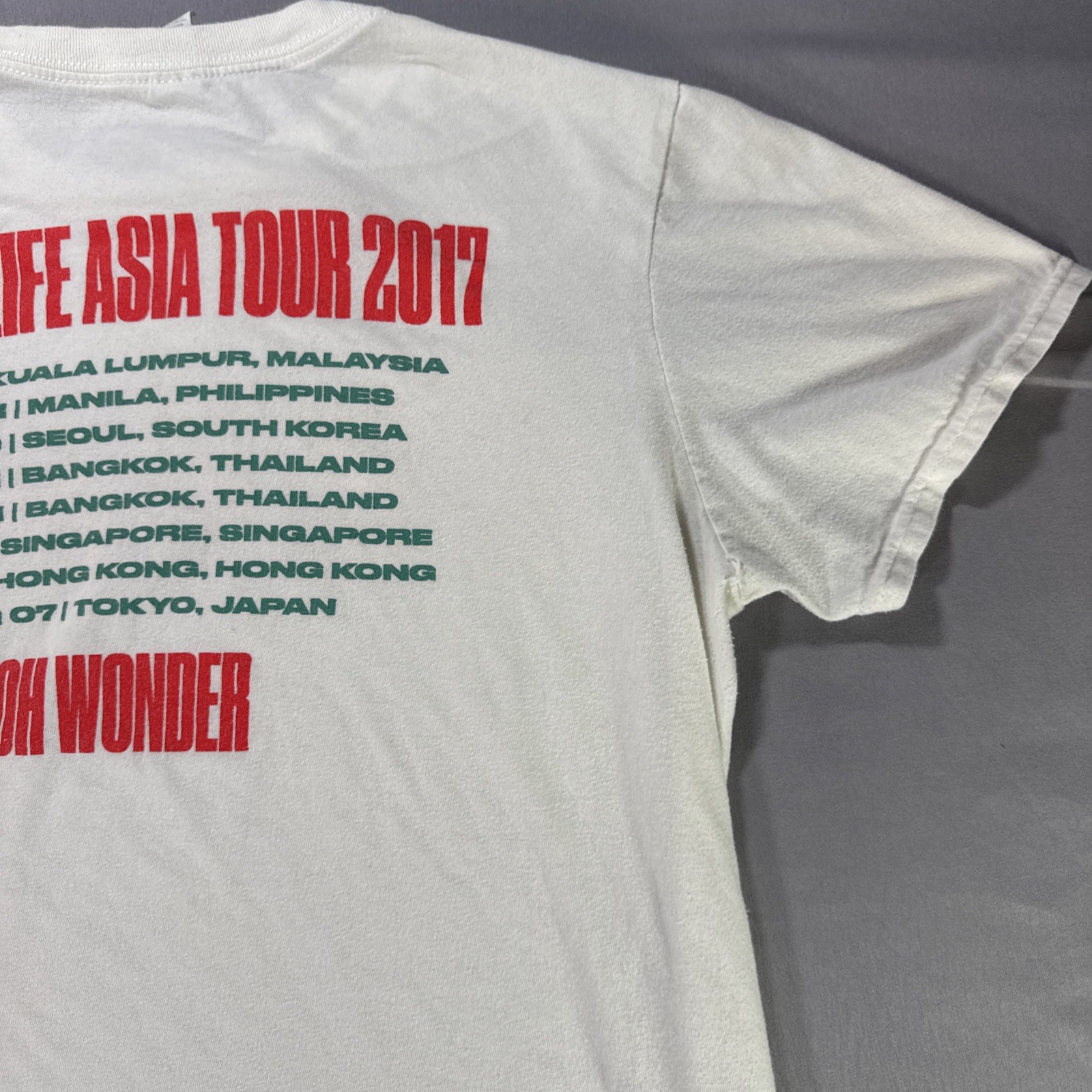 Oh Wonder Tour Shirt Medium Ultralife Asia Tour 2017 Indie Pop Anvil Red Bar Tag
