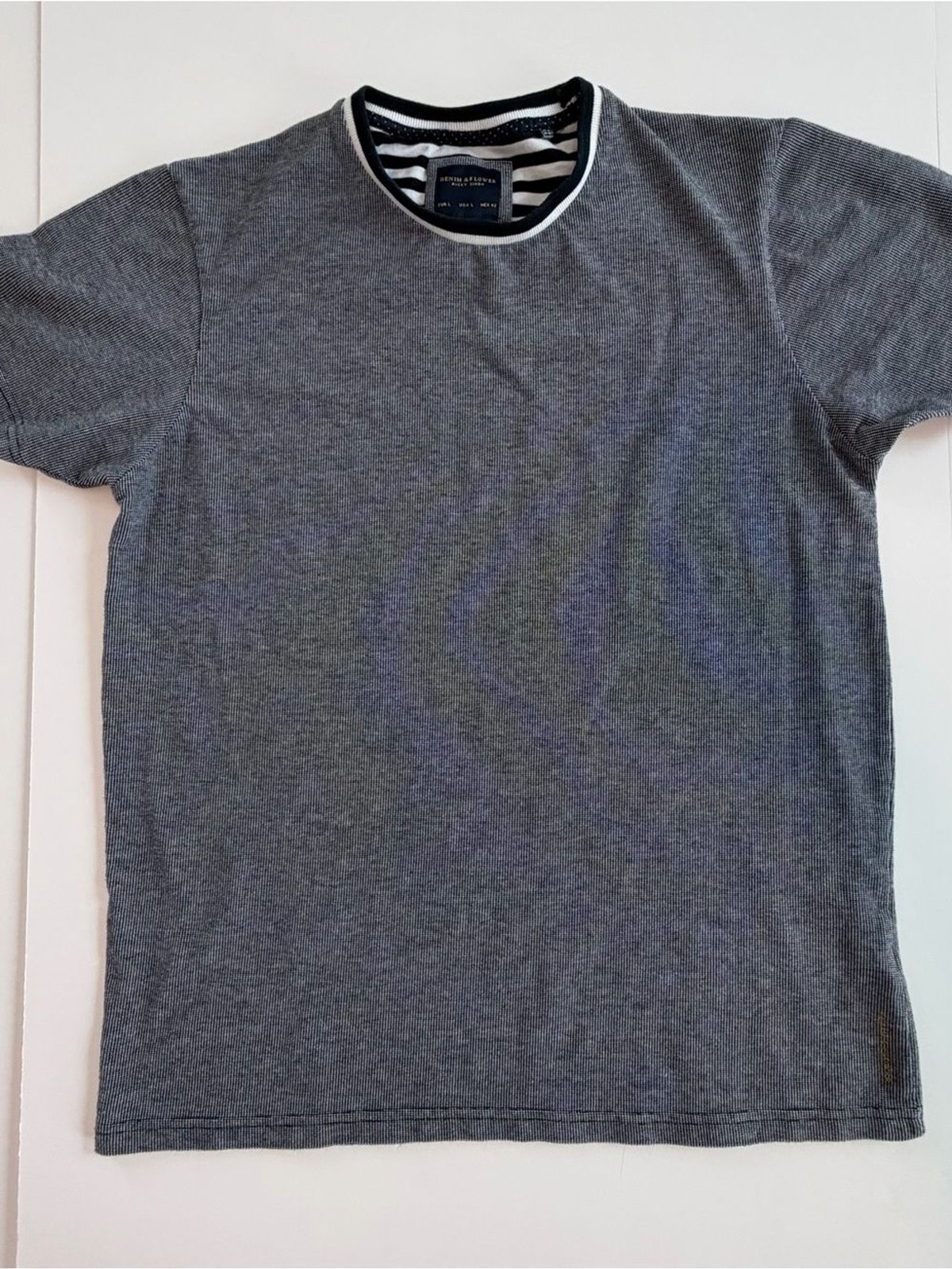 Denim & Flower Men’s Charcoal Grey Short-Sleeve Crewneck Tee-Large
