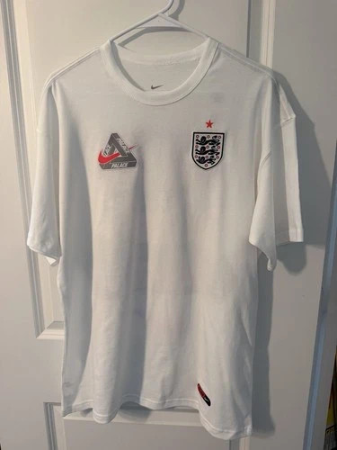 PALACE NIKE ENGLAND T-SHIRT WHITE Ready to ship!!! size M!!