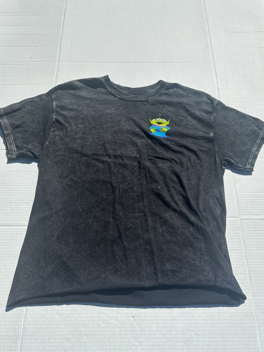 Disney Pixar Toy Story Pizza Planet Aliens Claw Machine Acid Wash Crop T-Shirt M
