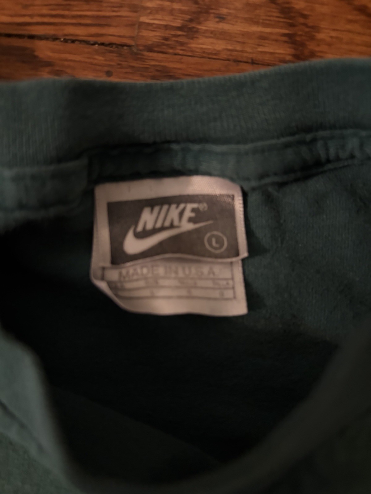 Nike Men’s L Green Swoosh Logo Graphic Cotton Vintage Short Sleeve T-Shirt