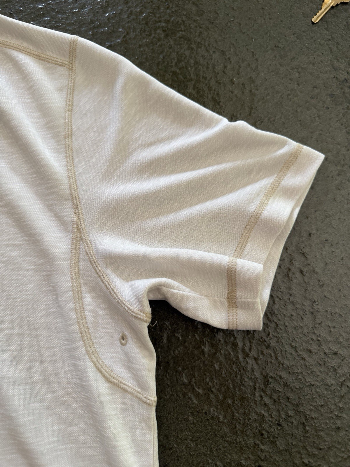 Tommy Bahama Men’s Off White/Beige Crew Neck Short Sleeve Logo Tee Cotton Knit L