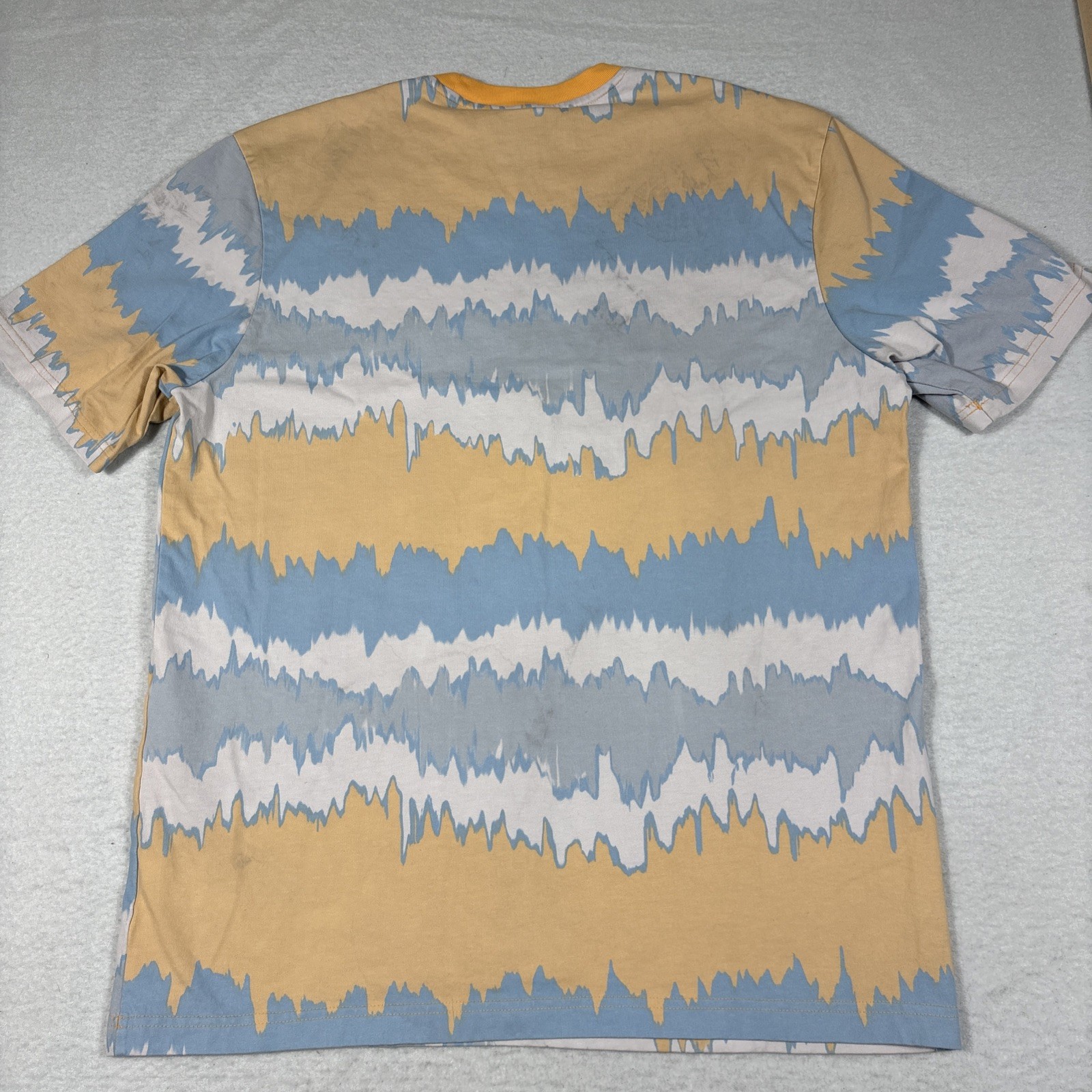Adidas Men’s Adventure Chameleon Logo Shirt Size Large in Multi-Colors