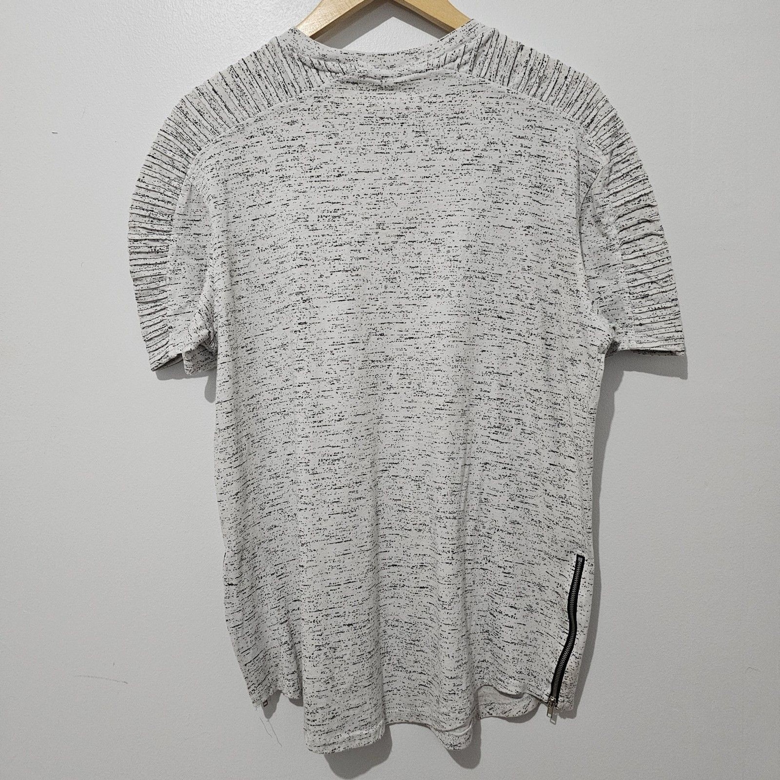 Carbon – T-Shirt SPaint Splatter Pleated Zipper – Size L – White Black – Cotton