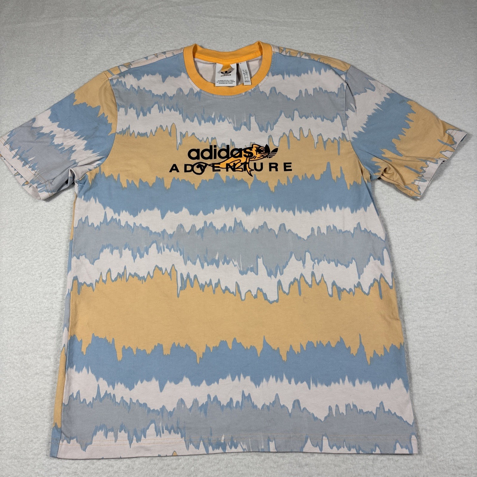 Adidas Men’s Adventure Chameleon Logo Shirt Size Large in Multi-Colors