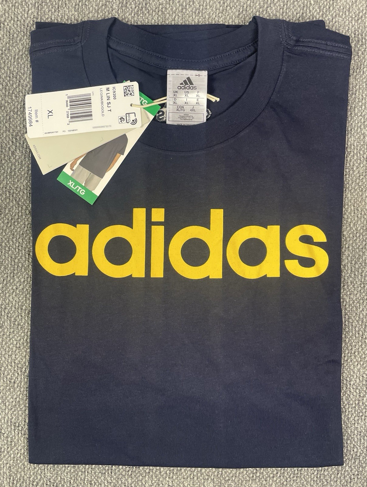 adidas Men’s XL Graphic Crewneck Short Sleeve T-Shirt Navy NWT