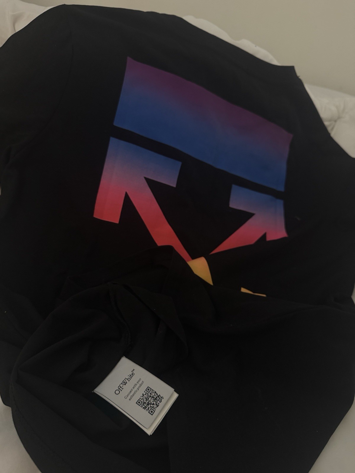 Off White T-Shirt Size Medium