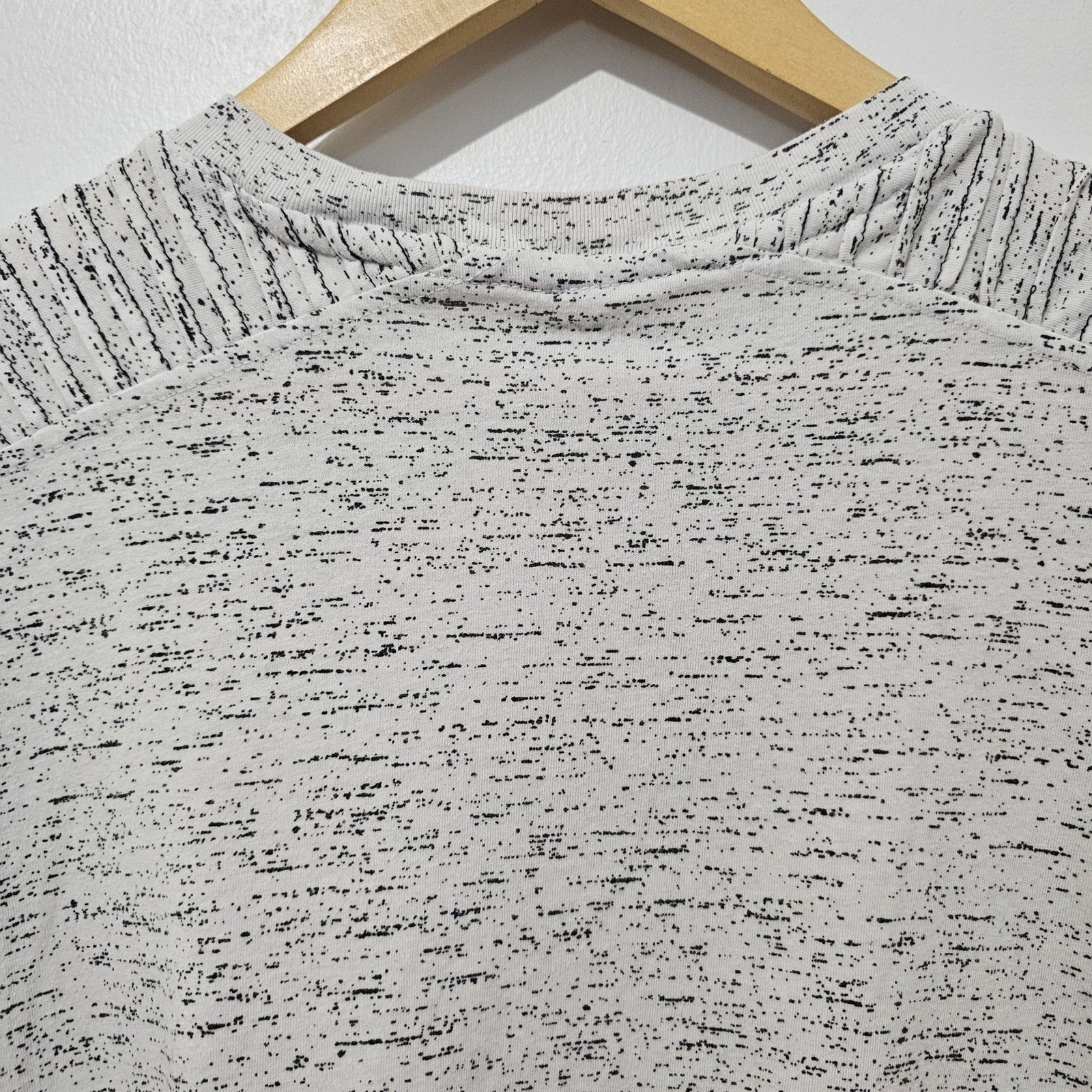 Carbon – T-Shirt SPaint Splatter Pleated Zipper – Size L – White Black – Cotton