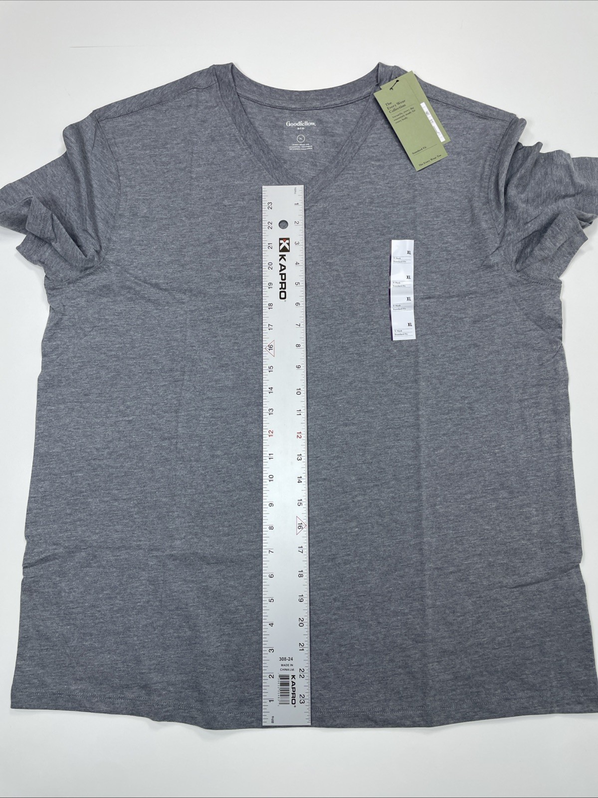 NWT Goodfellow & Co Men’s V-Neck T-shirt Size XL Gray Short Sleeve Standard Fit