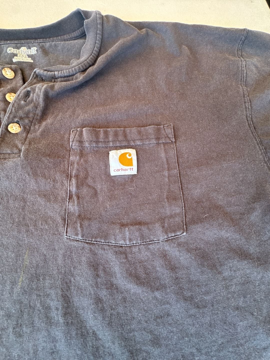 Carhartt K84 Workwear Loose Fit Short-Sleeve Henley T-Shirt with Pocket. Used bu