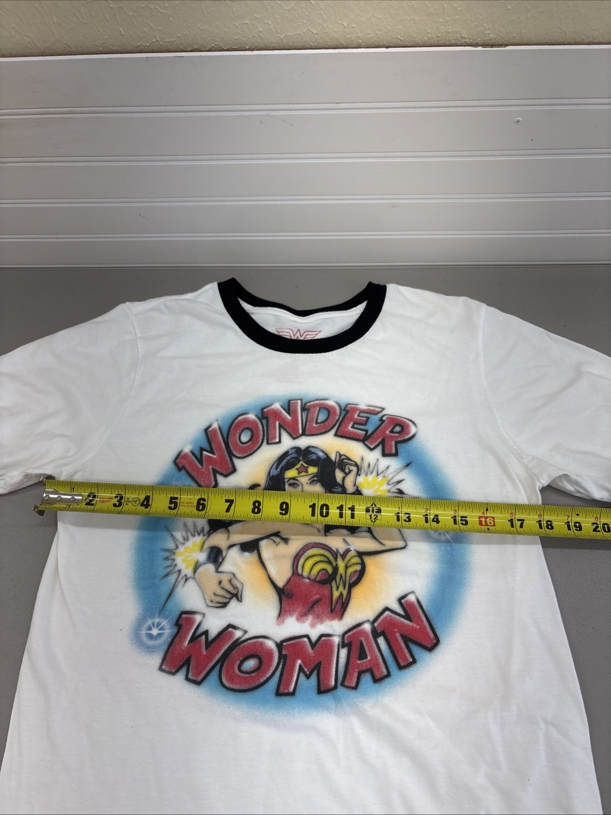 Wonder Woman Retro Air Brush Style Big Portrait White Ringer T-Shirt Size M