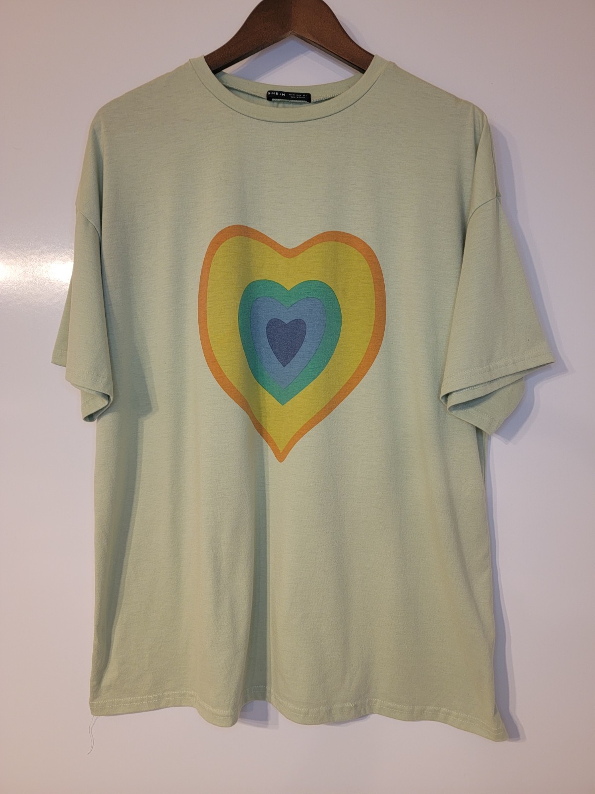 Shein T-Shirt Mens Medium Multi-Color Heart Short Sleeve Crew Neck Machine Wash