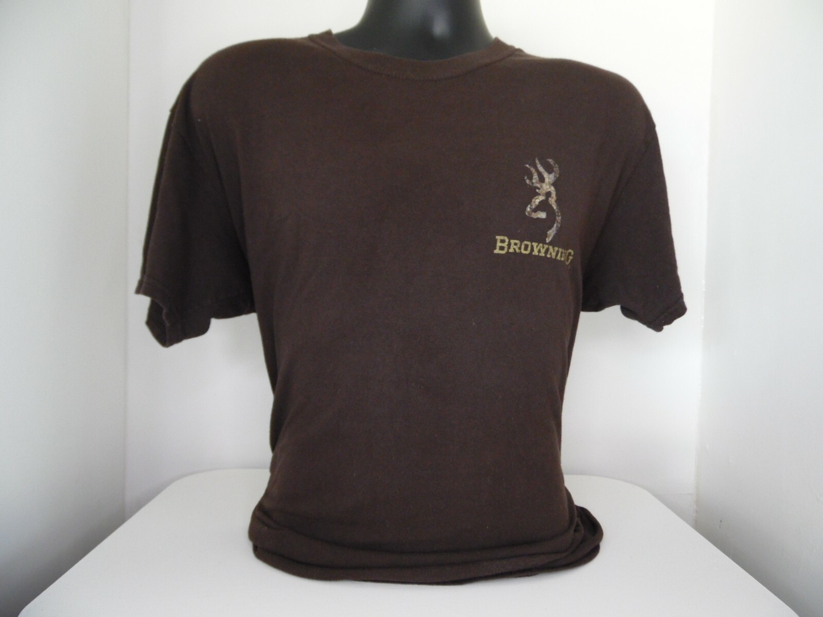 Browning Tee Shirt 100% Cotton Machine Wash Size Large .