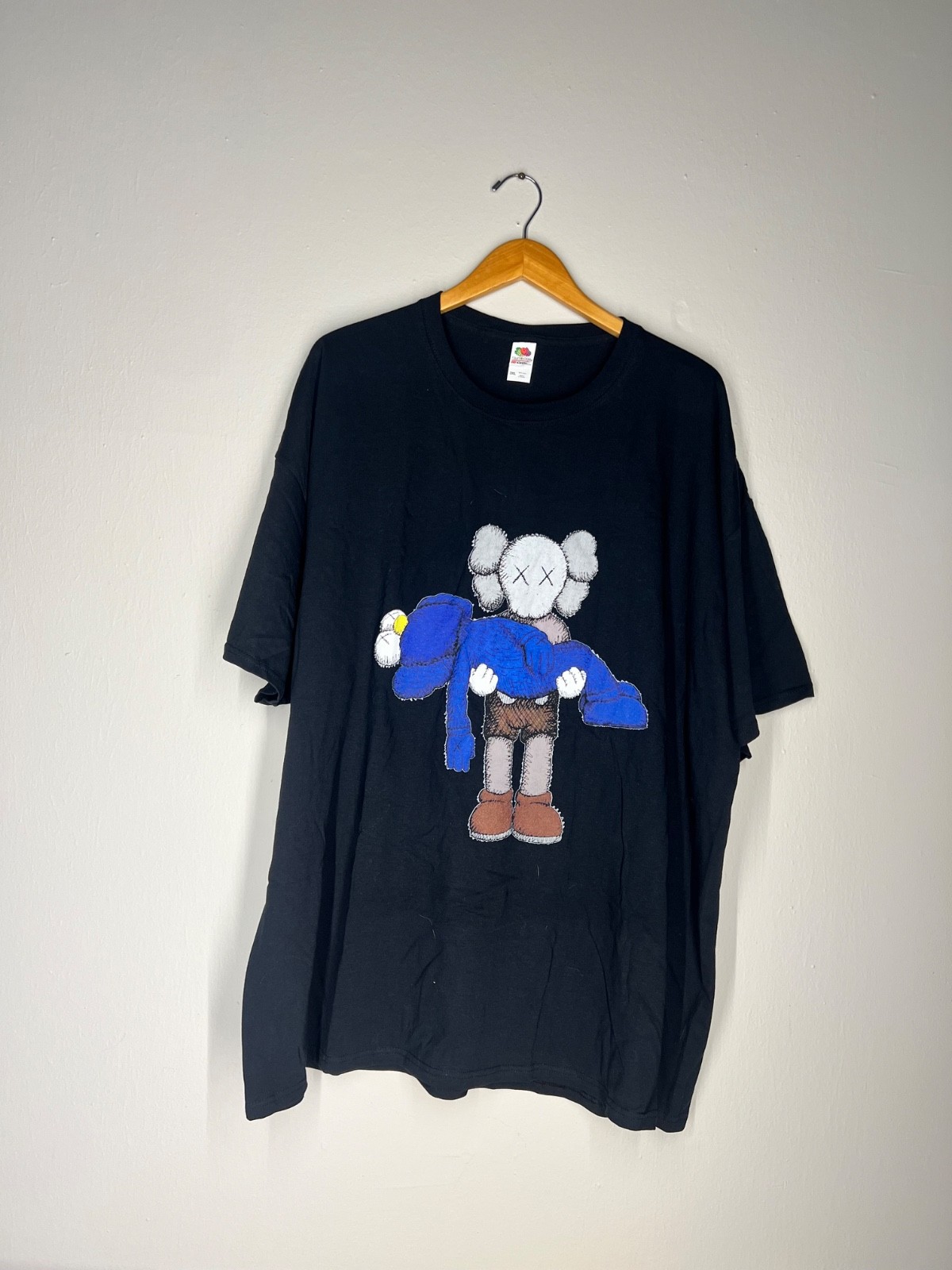 Kaws x Fruit of the Loom 3XL T-shirt – Iconic Cartoon Graphic, Streetwear VTG