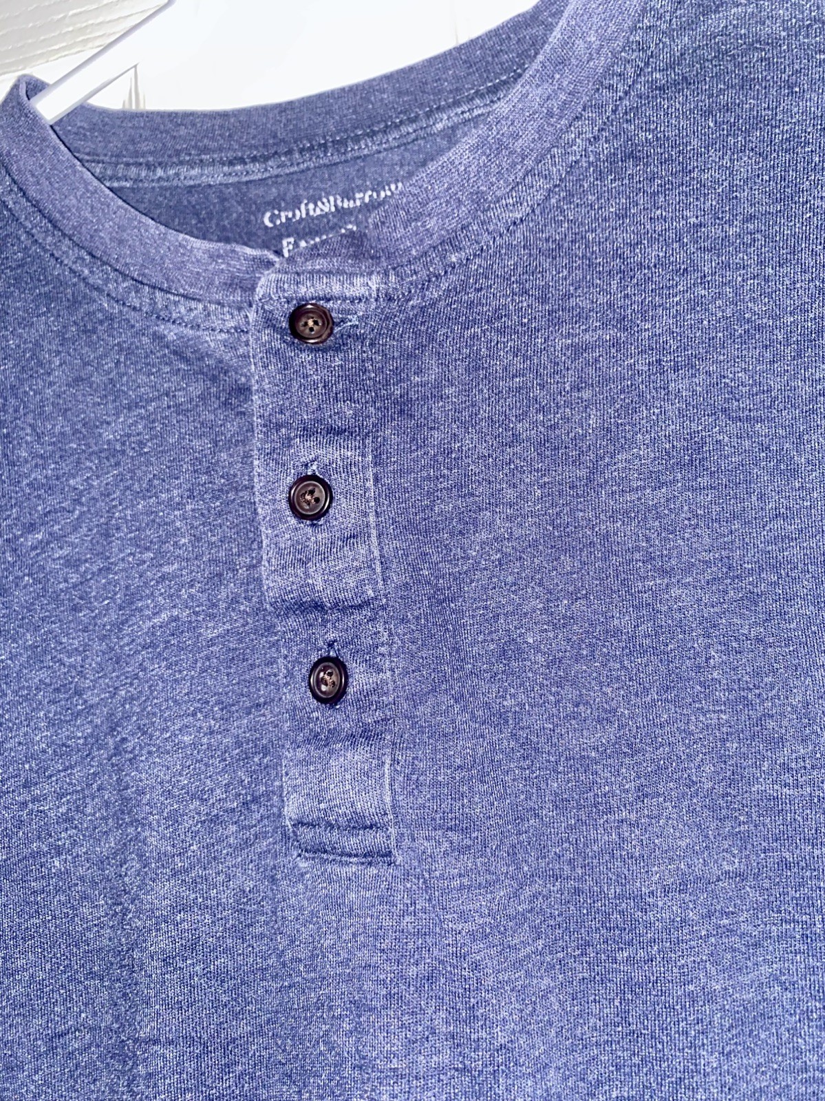 Croft & Barrow Men’s Easy Care Long Sleeve Henley T-Shirt – Size M – Blue