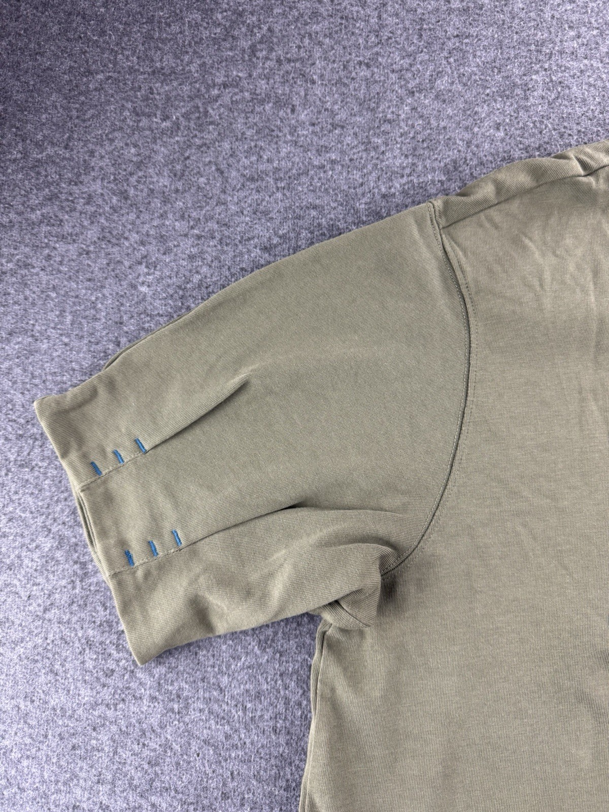 Nike Sportswear T Shirt Size Medium Olive Green Mesh Back Pleated VTG Inspired