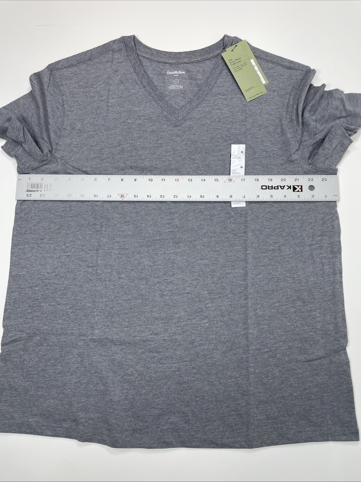 NWT Goodfellow & Co Men’s V-Neck T-shirt Size XL Gray Short Sleeve Standard Fit
